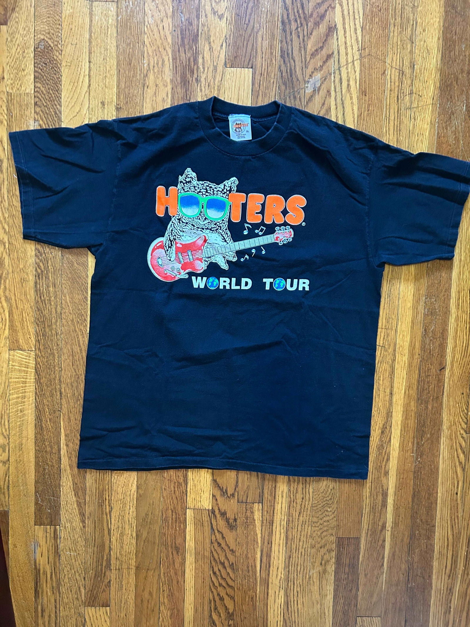 1990s Hooters World Tour Tee Size - XL - LFDW