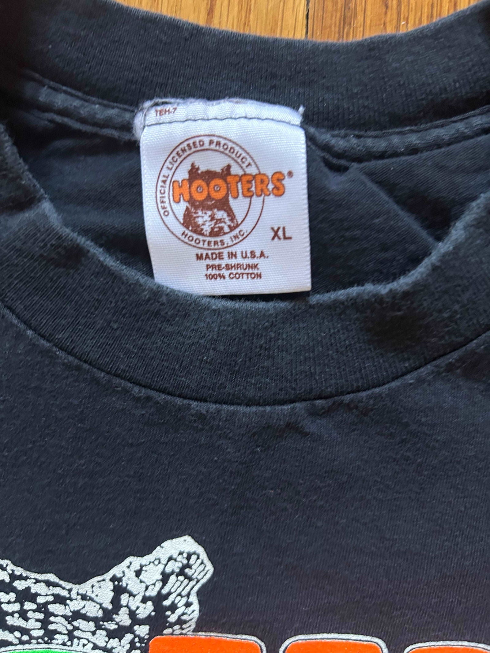 1990s Hooters World Tour Tee Size - XL - LFDW