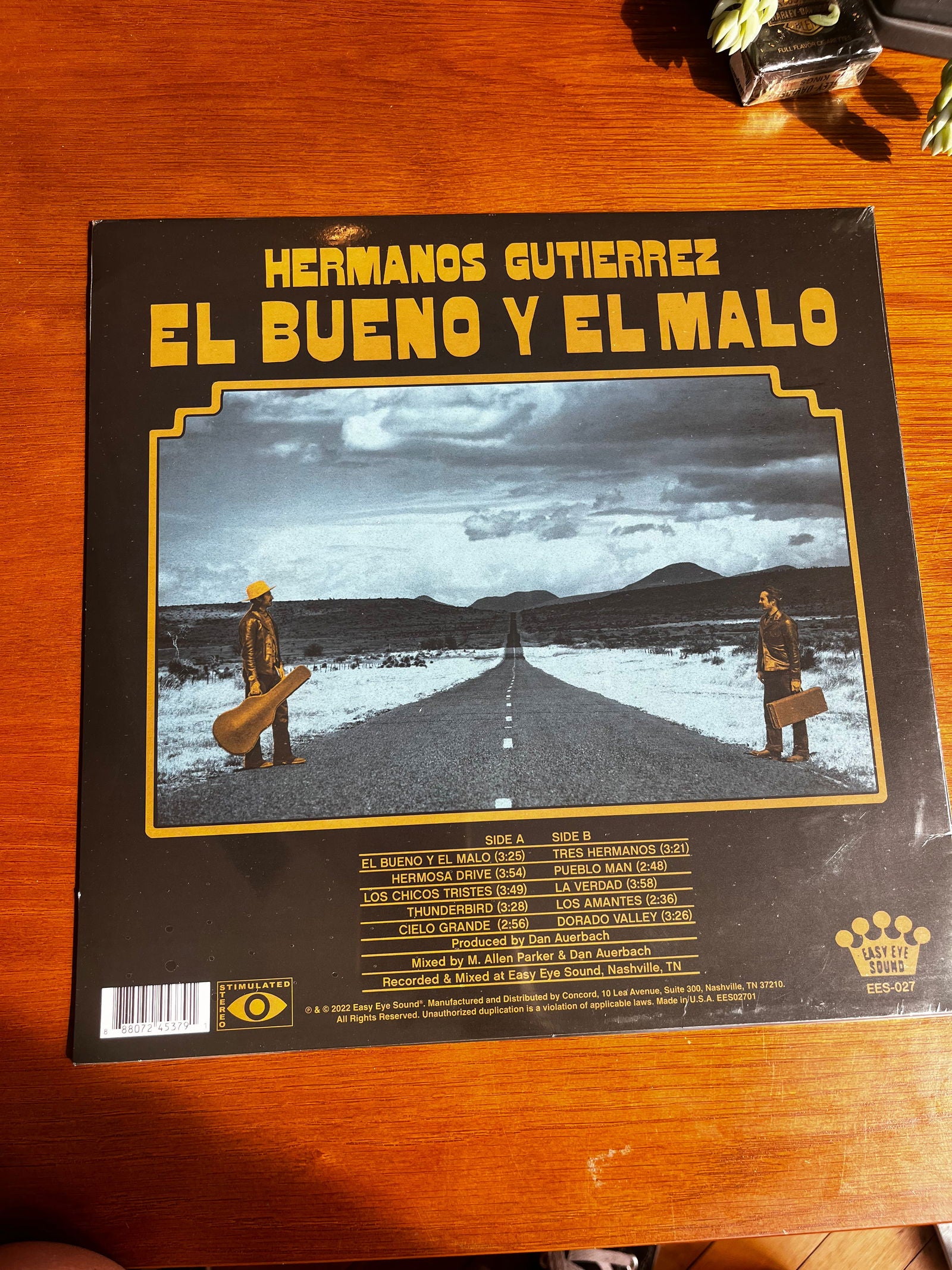 Hermanos Gutierrez El Bueno y El Malo Record - LFDW