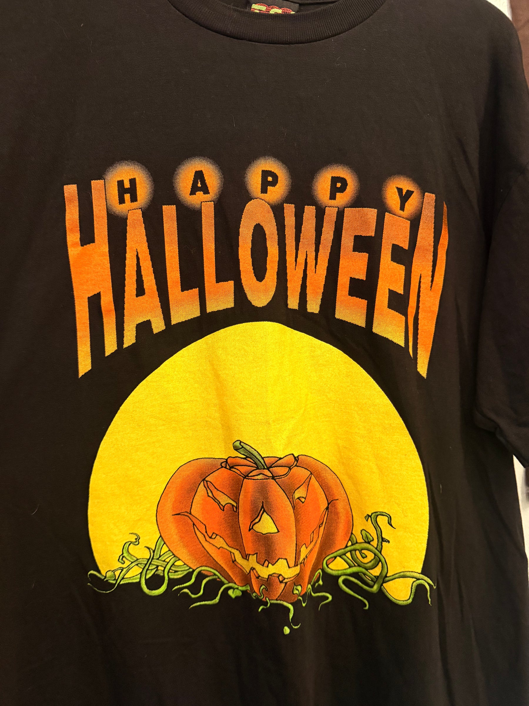 90s Happy Halloween Tee Size- L LFDW