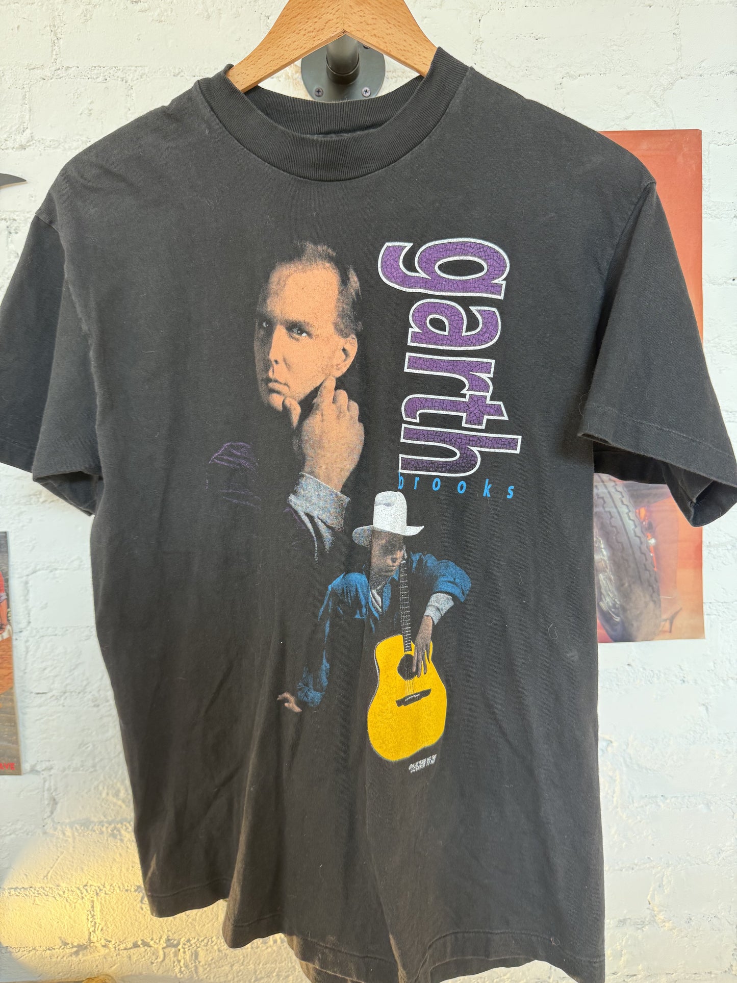 92 Garth Brooks Tee Size- M