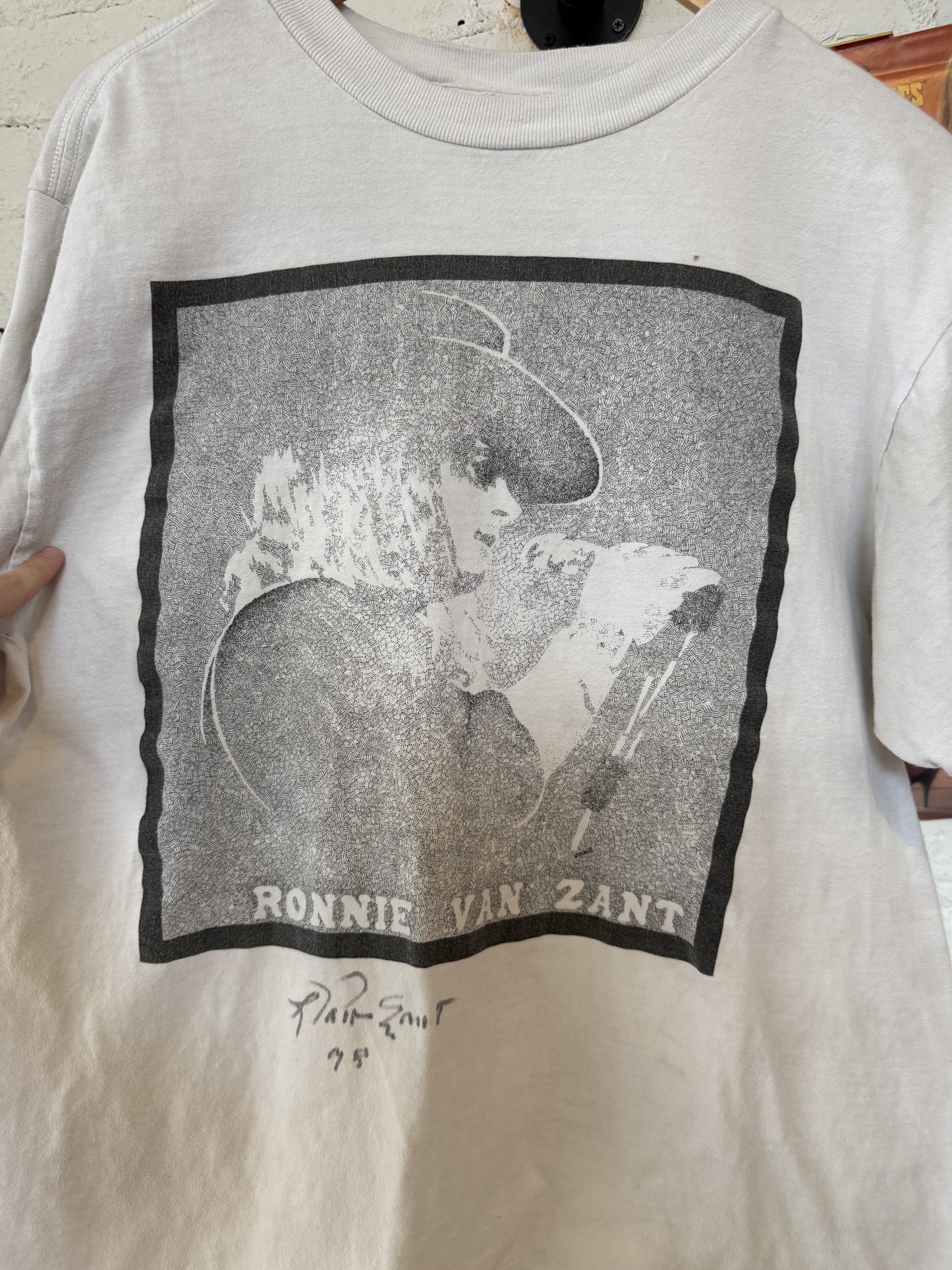 98 Ronnie Van Zant 2nd Annual Picnic Tee Size- L