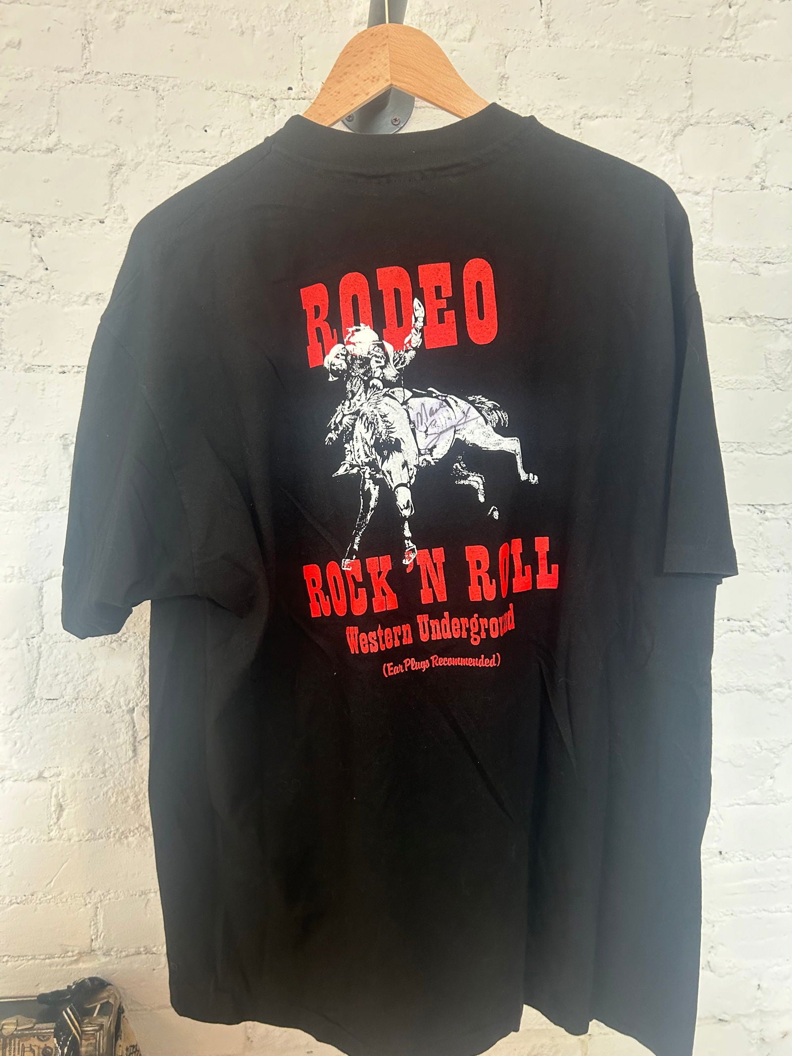 SIGNED CHRIS LEDOUX RODEO ROCK N ROLL TEE size - XL - LFDW